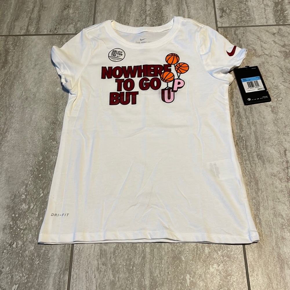 The nike tee medium white